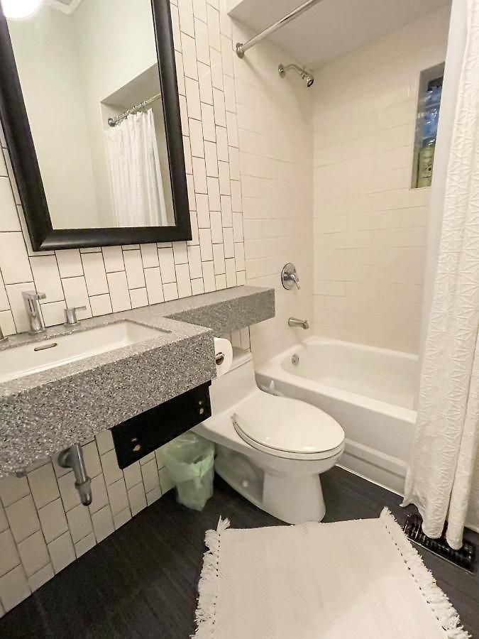Wrigleyville Friends Unit - 5bdrm * Chicago