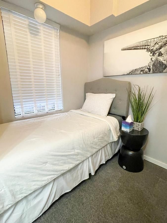 Wrigleyville Friends Unit - 5bdrm *