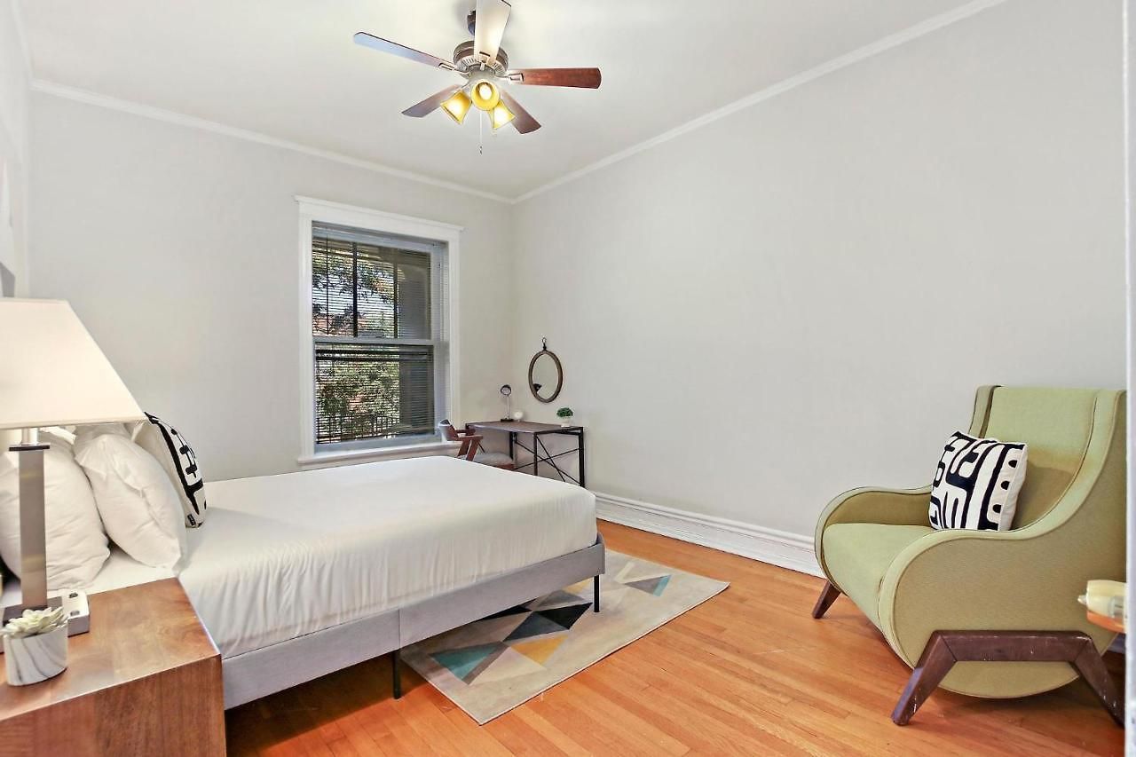 Stylish And Expansive 2br With Balcony - Buckingham 3 *