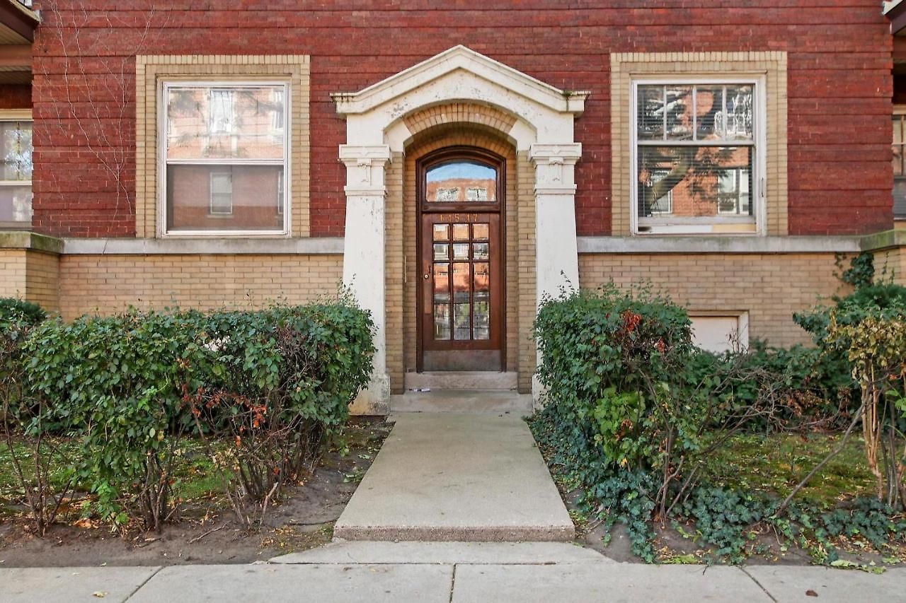 Stylish And Expansive 2br With Balcony - Buckingham 3 *