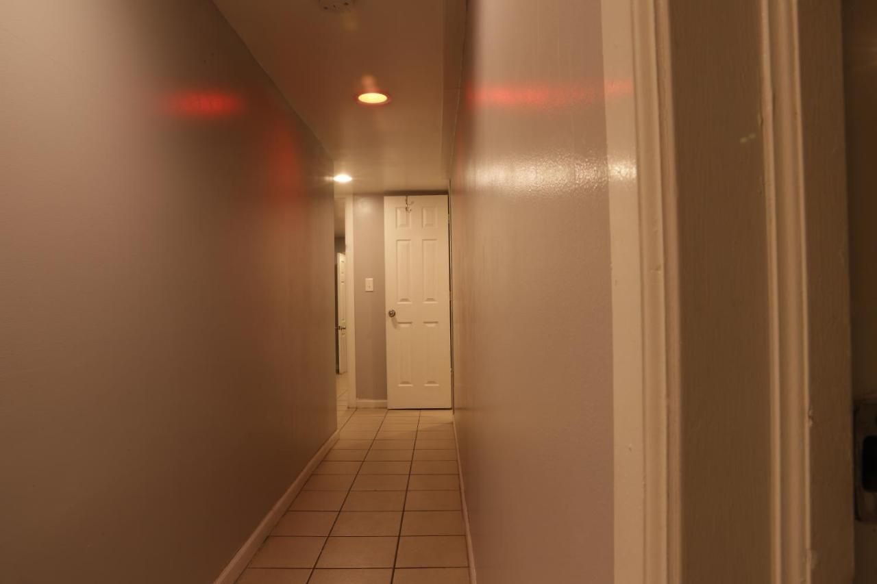 Langley Hotel *