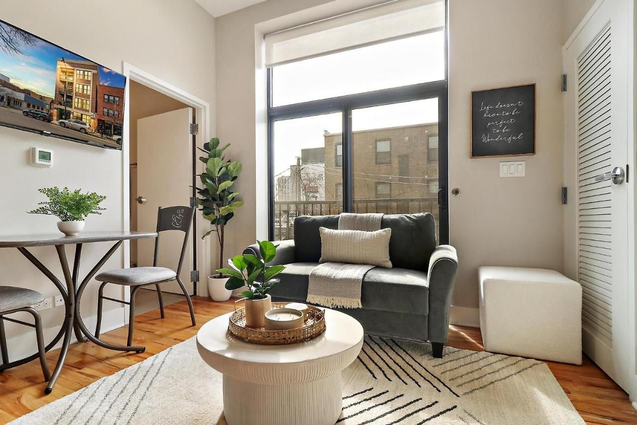 Splendid & Fully Furnished 1br - Broadway 204 Rep Apartment