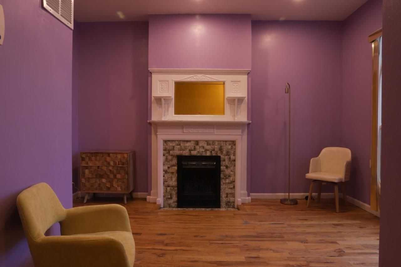 Langley Hotel *