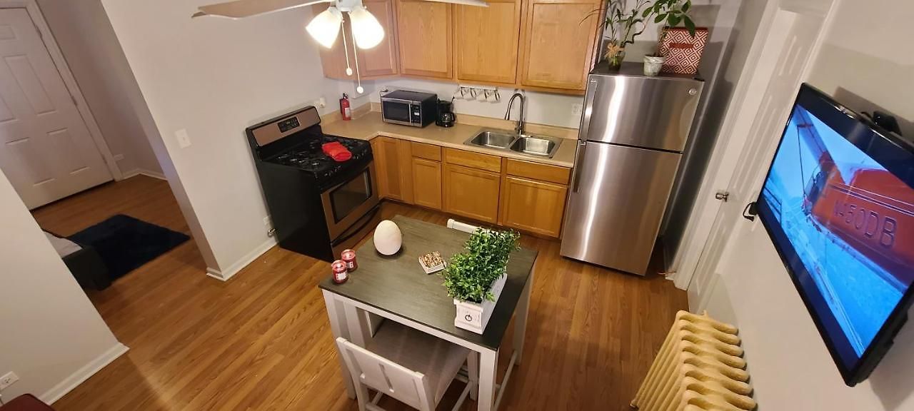 Cozy 1 Bedroom, 1 Min From Irving Park Blue Line, Free Parking