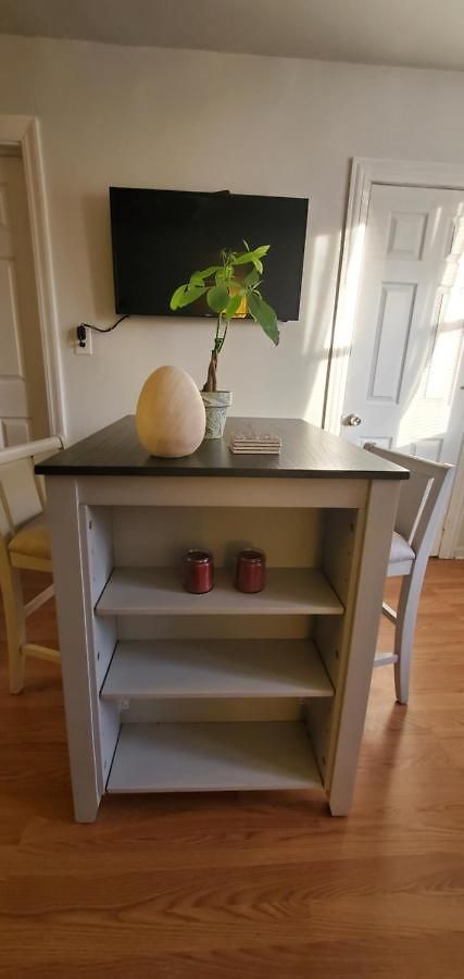 Cozy 1 Bedroom, 1 Min From Irving Park Blue Line, Free Parking *