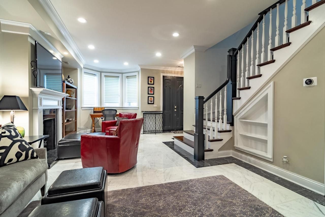 Luxurious Gold Coast 4br 4-story With Parking Sleeps 12 Guests * Chicago