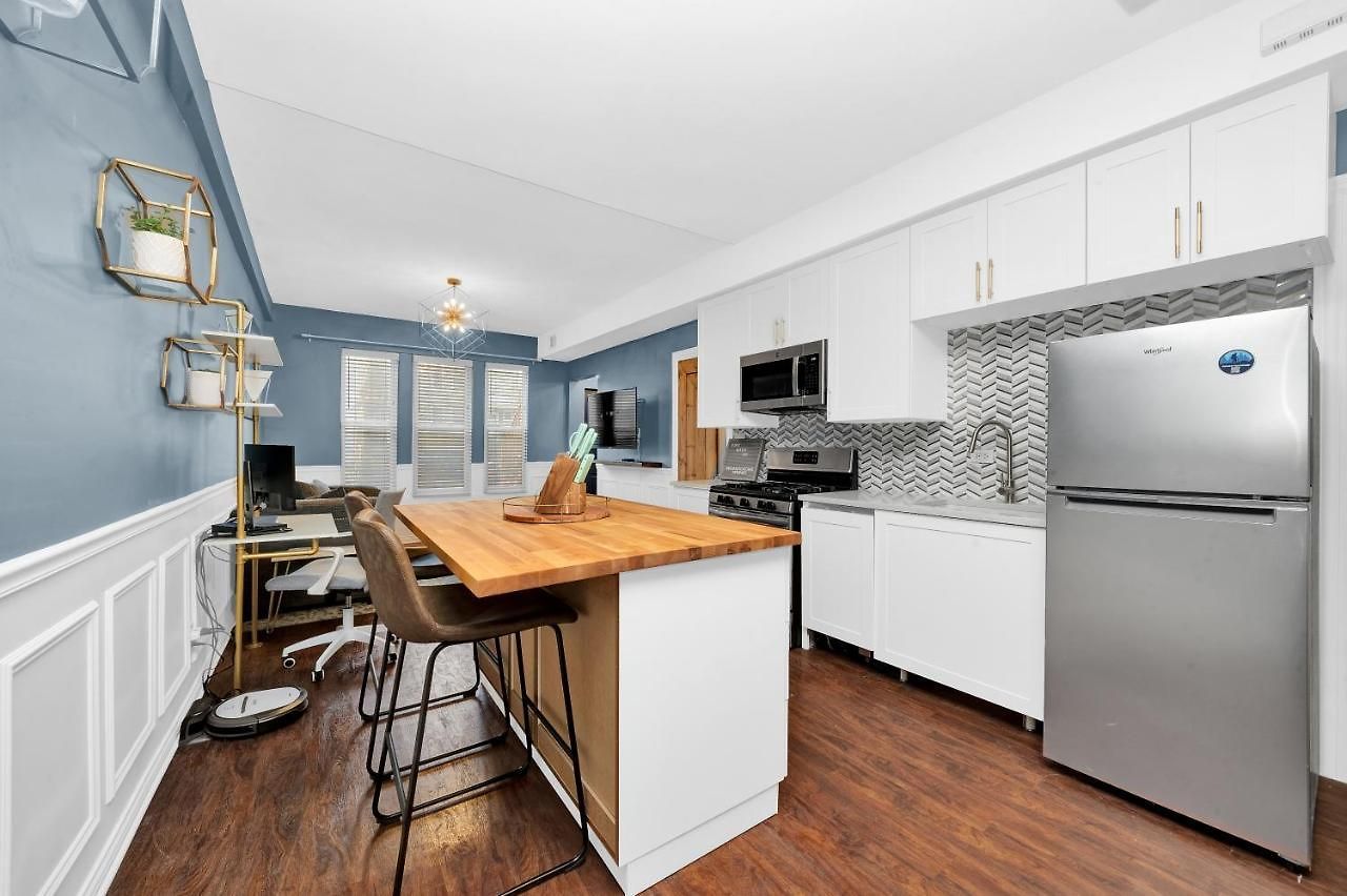 Modern 2 Bedroom In Avondale Apartment