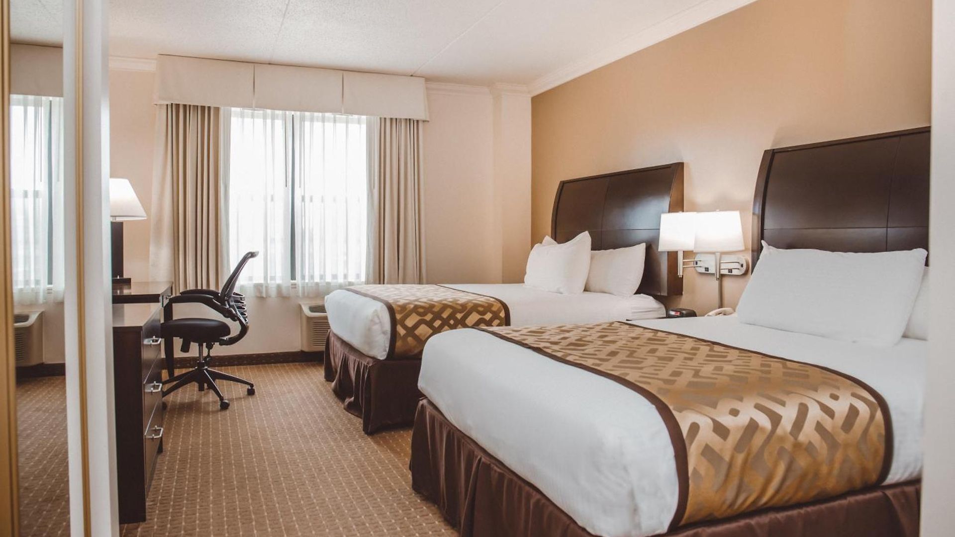 South Loop Hotel 3*