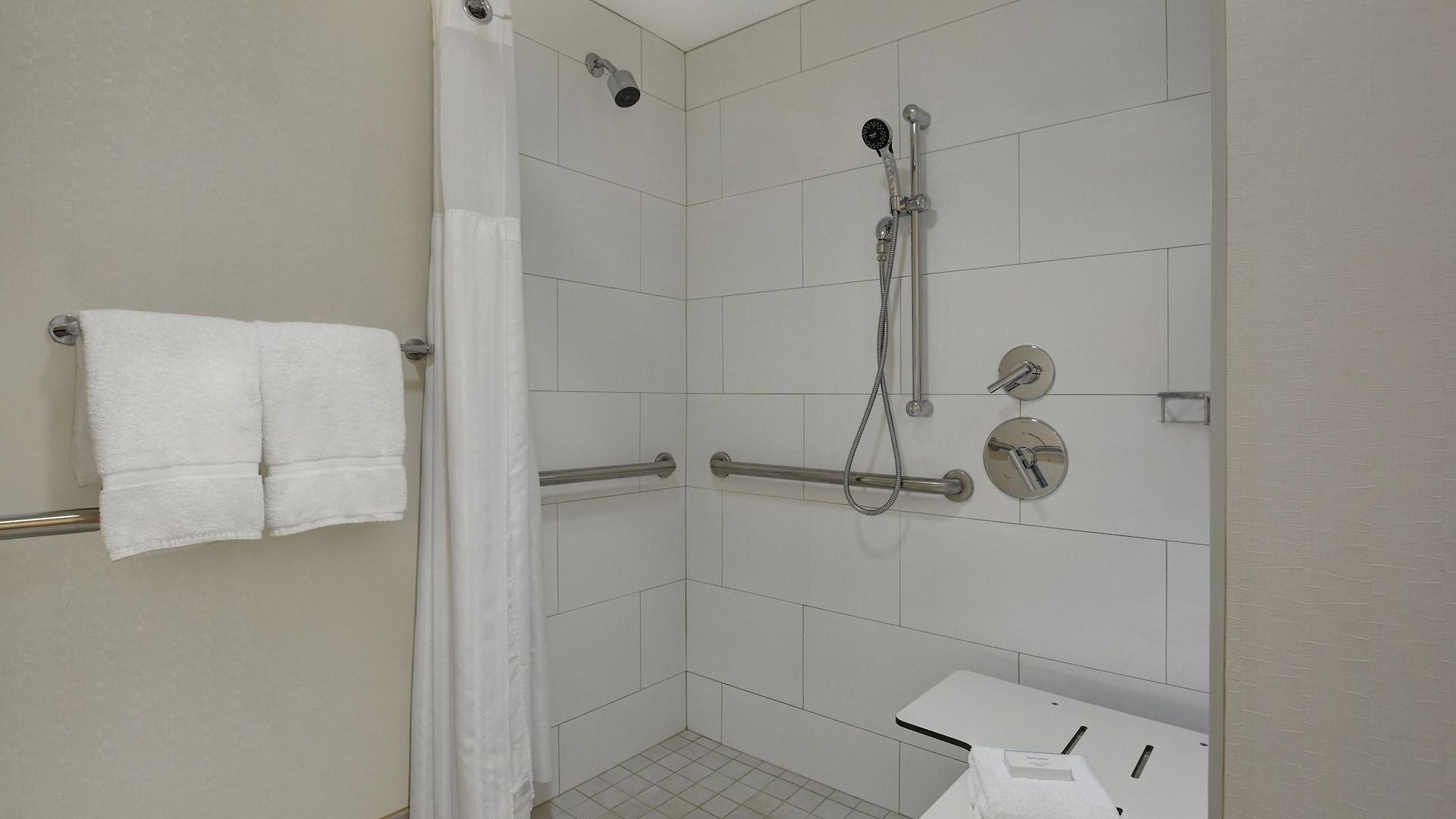 Embassy - Downtown River North 3*