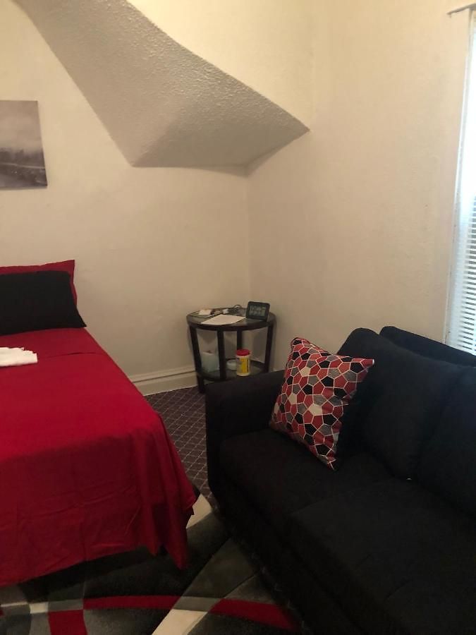 A Hidden Gem, Approx 15 Mins To Downtown Chicago! Homestay