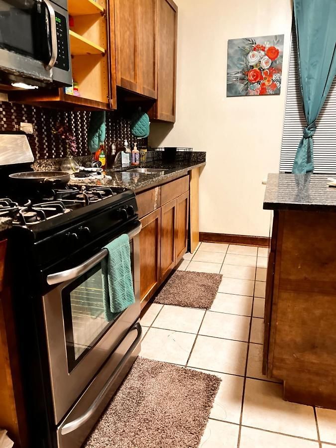 Clean, Spacious, Inexpensive Queen Br Guest house