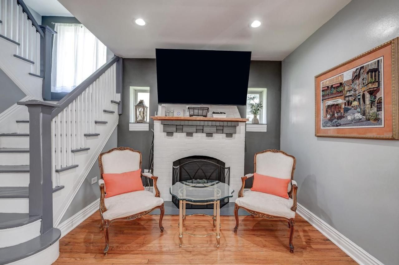 Spacious 5-br House Near Transit W Parking Holiday home *