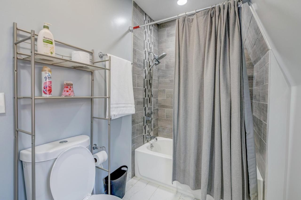 Holiday home Spacious 5-br House Near Transit W Parking Chicago