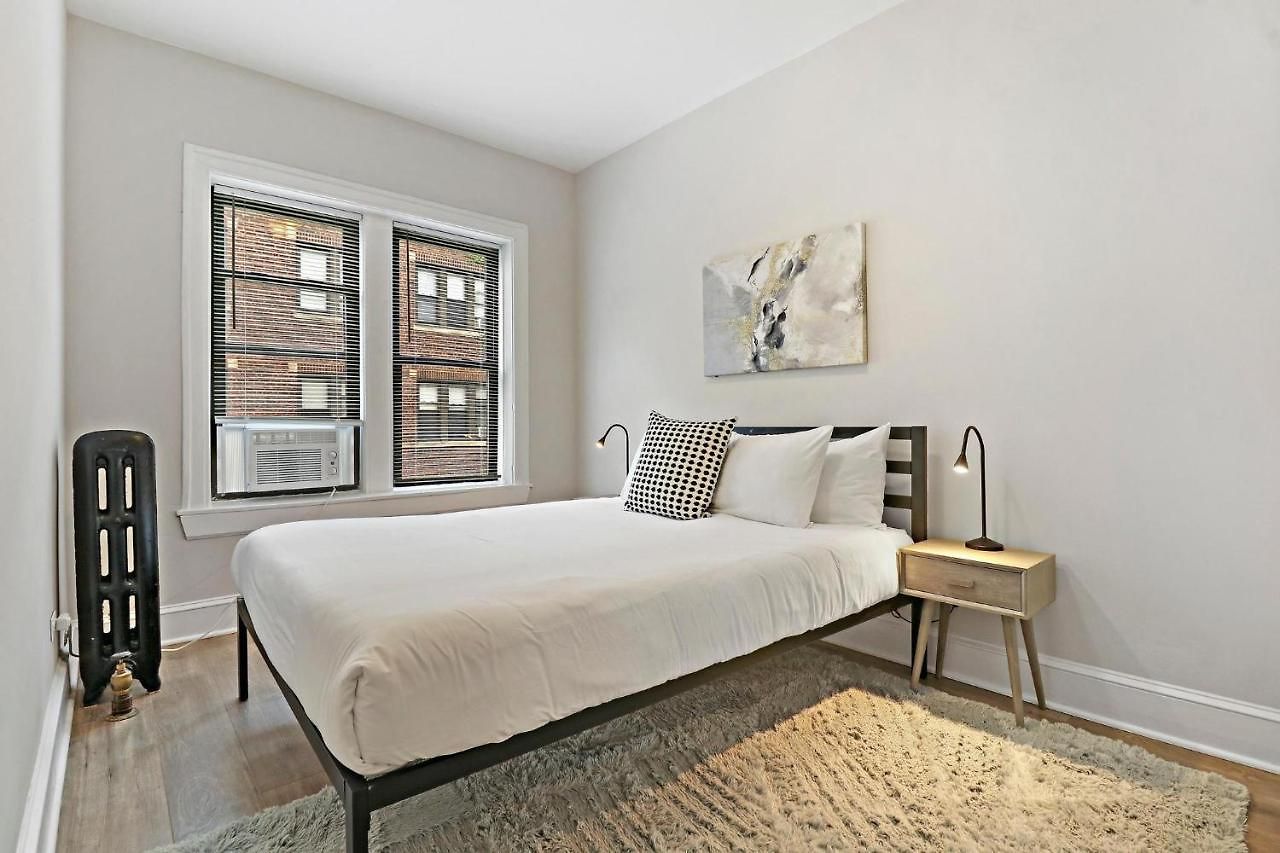 Apartment Warm & Lovely 2br Close To Dining & Shops - Touhy 1s