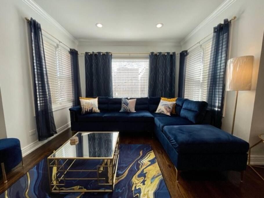 The Blue Golden Luxury Modern 3- Bedroom In Apartment