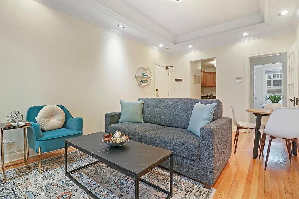 2br Alluring With Laundry - Cullom D3 *
