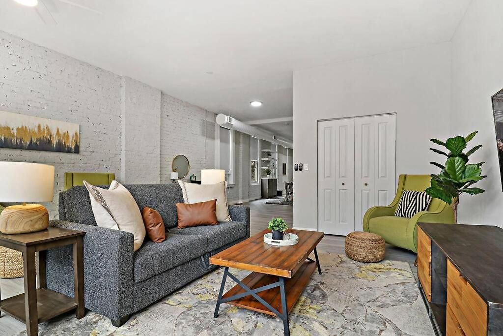 Wonderful 2-bedroom Near Restaurants - Hubbard 4 *