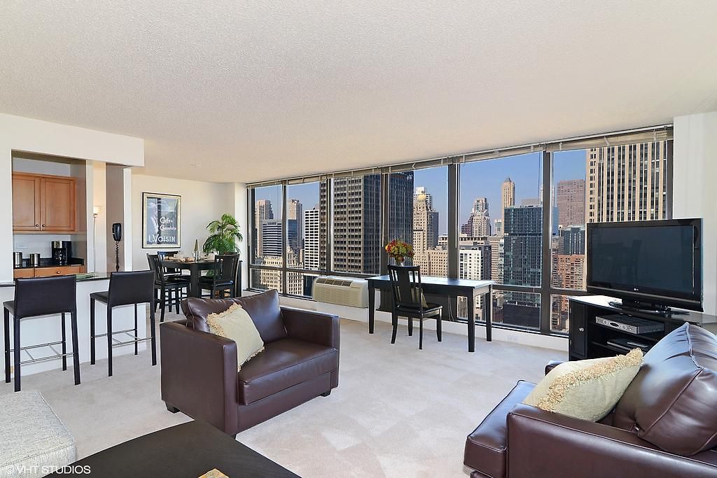 Corporate Suites Network - 233 E. Wacker Aparthotel *
