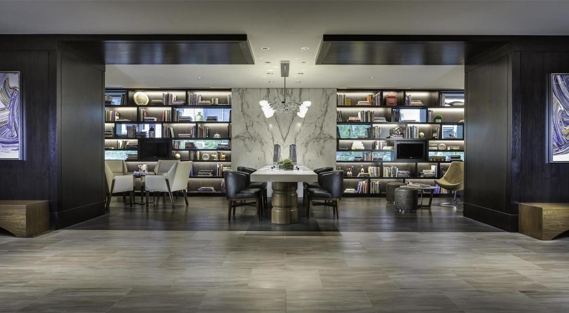 Hyatt Centric Magnificent Mile 4*