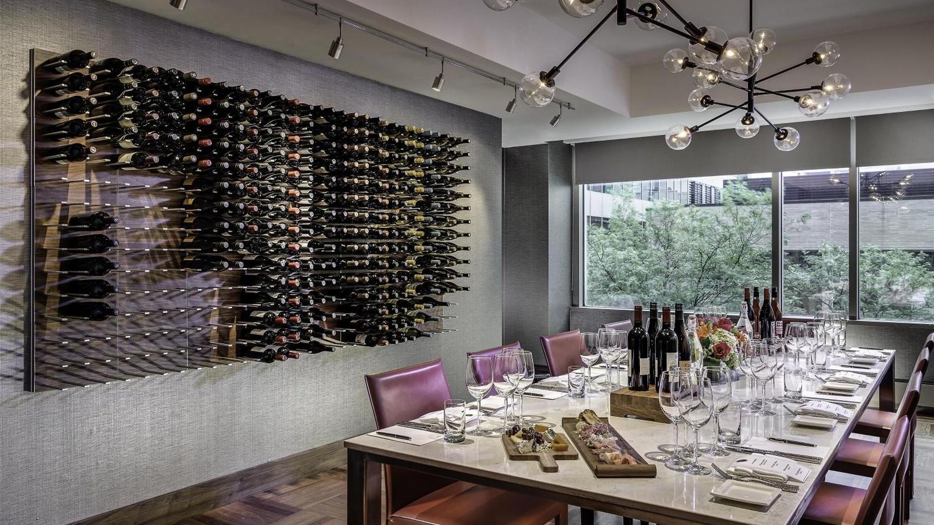 Hyatt Centric Magnificent Mile 4*