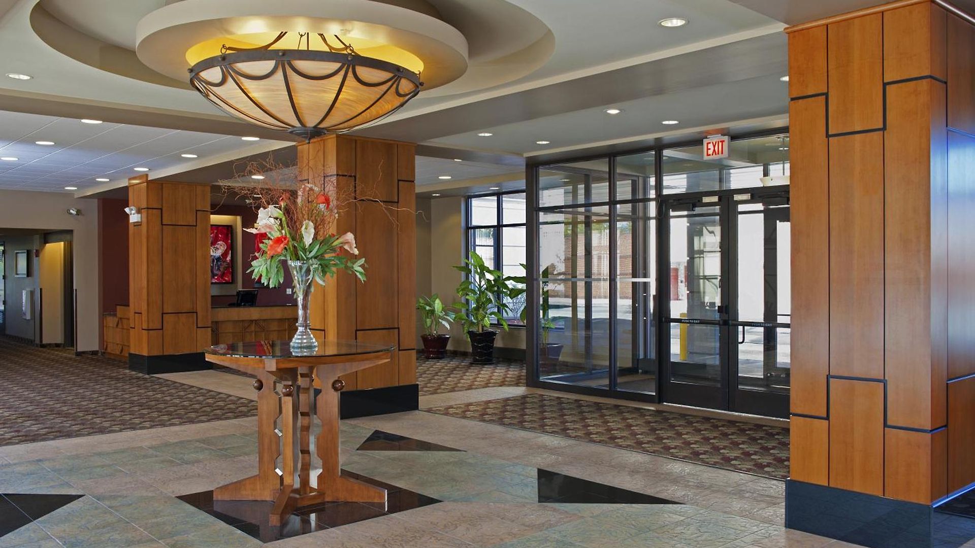 South Loop Hotel 3*