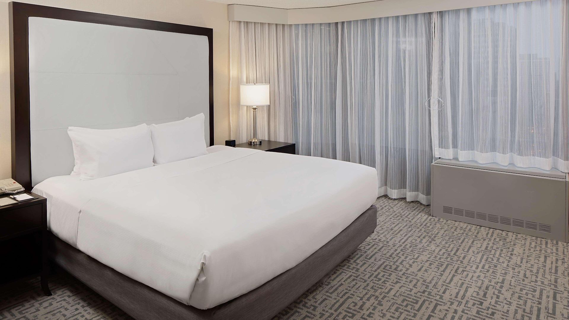 Hyatt Centric Magnificent Mile Hotel 4*