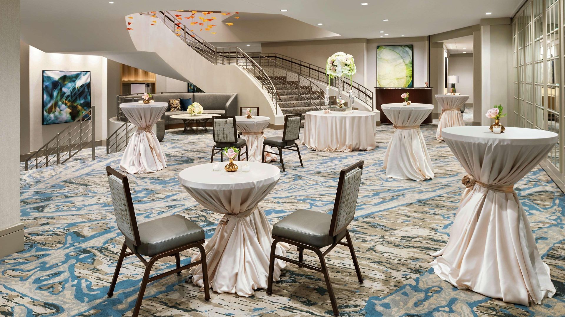 Hyatt Centric Magnificent Mile Hotel 4*