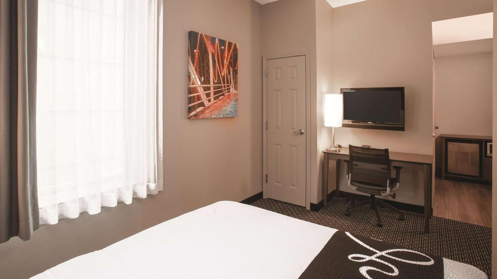 La Quinta & By Wyndham Downtown Hotel