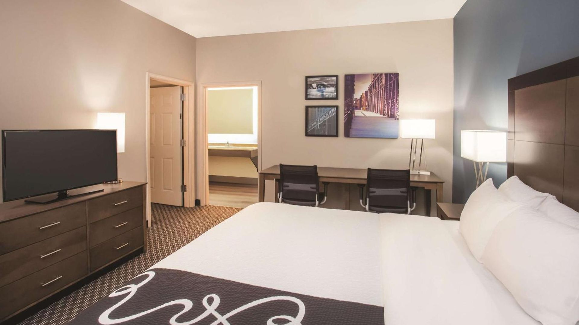 Hotel La Quinta & By Wyndham Downtown