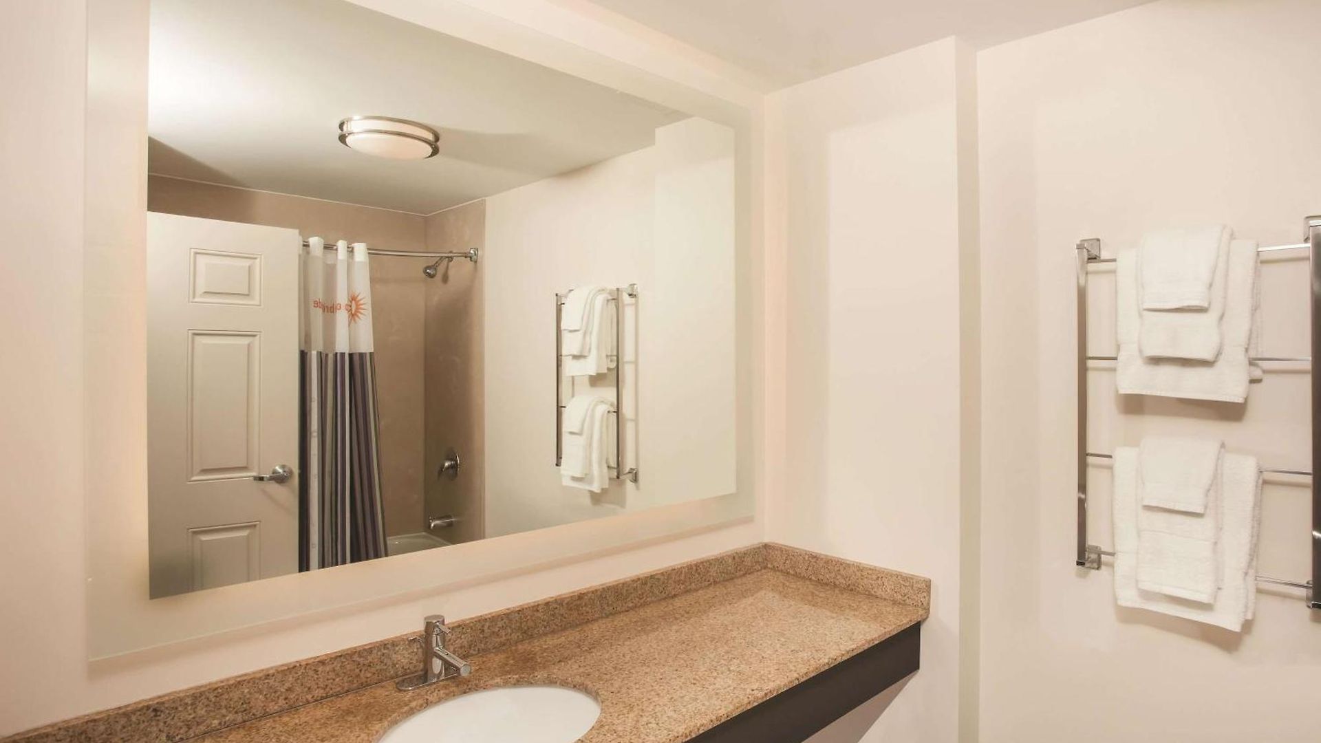 La Quinta & By Wyndham Downtown Hotel Chicago