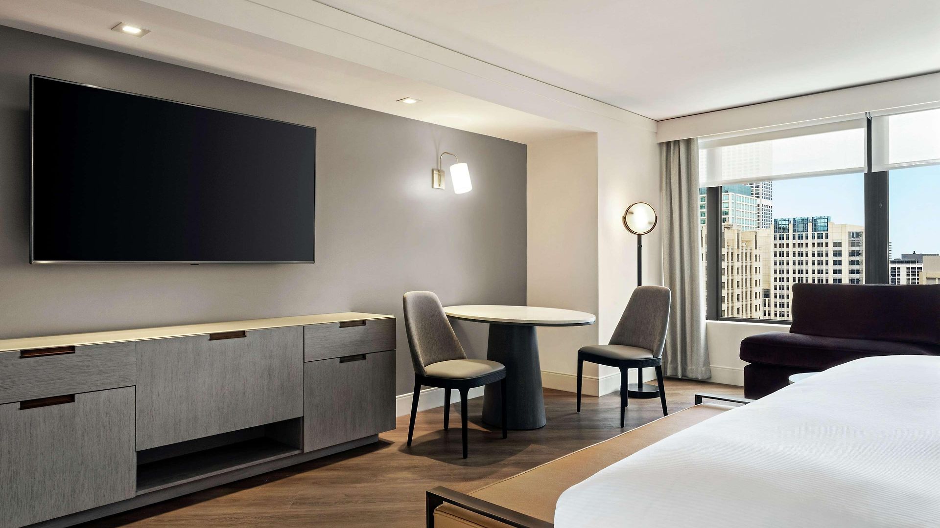 Hotel Doubletree By Hilton Magnificent Mile 4*