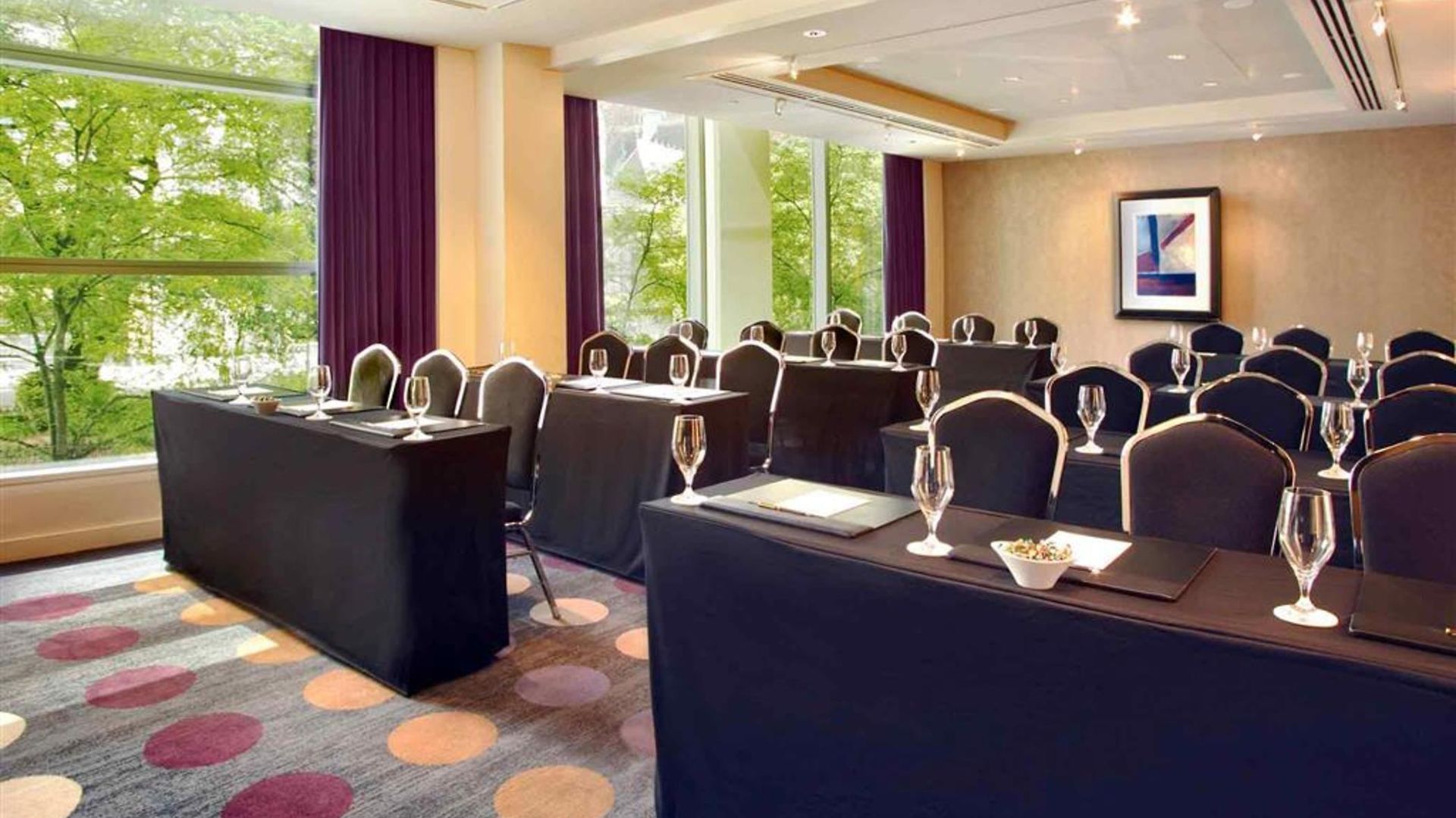 Sofitel Magnificent Mile Hotel 5*