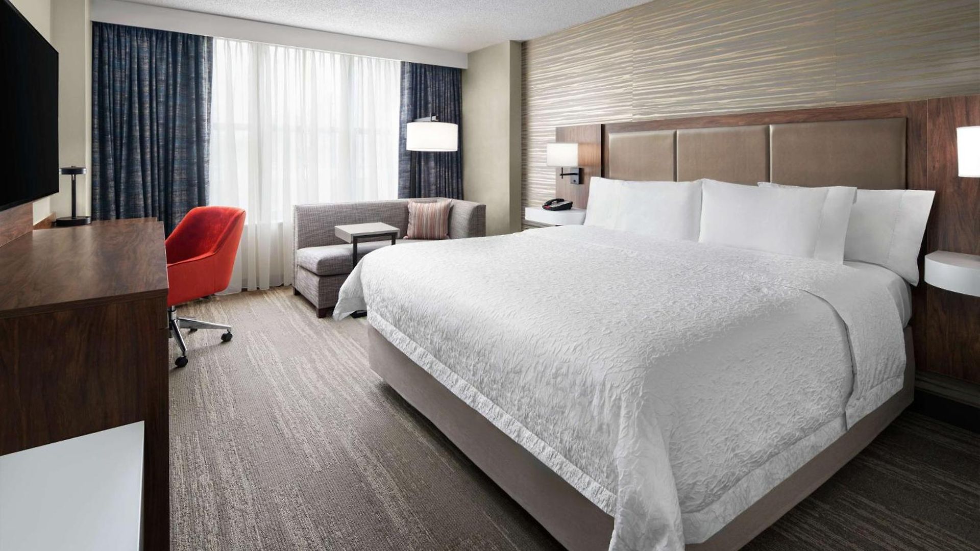 Hampton & Chicago-downtown 3*