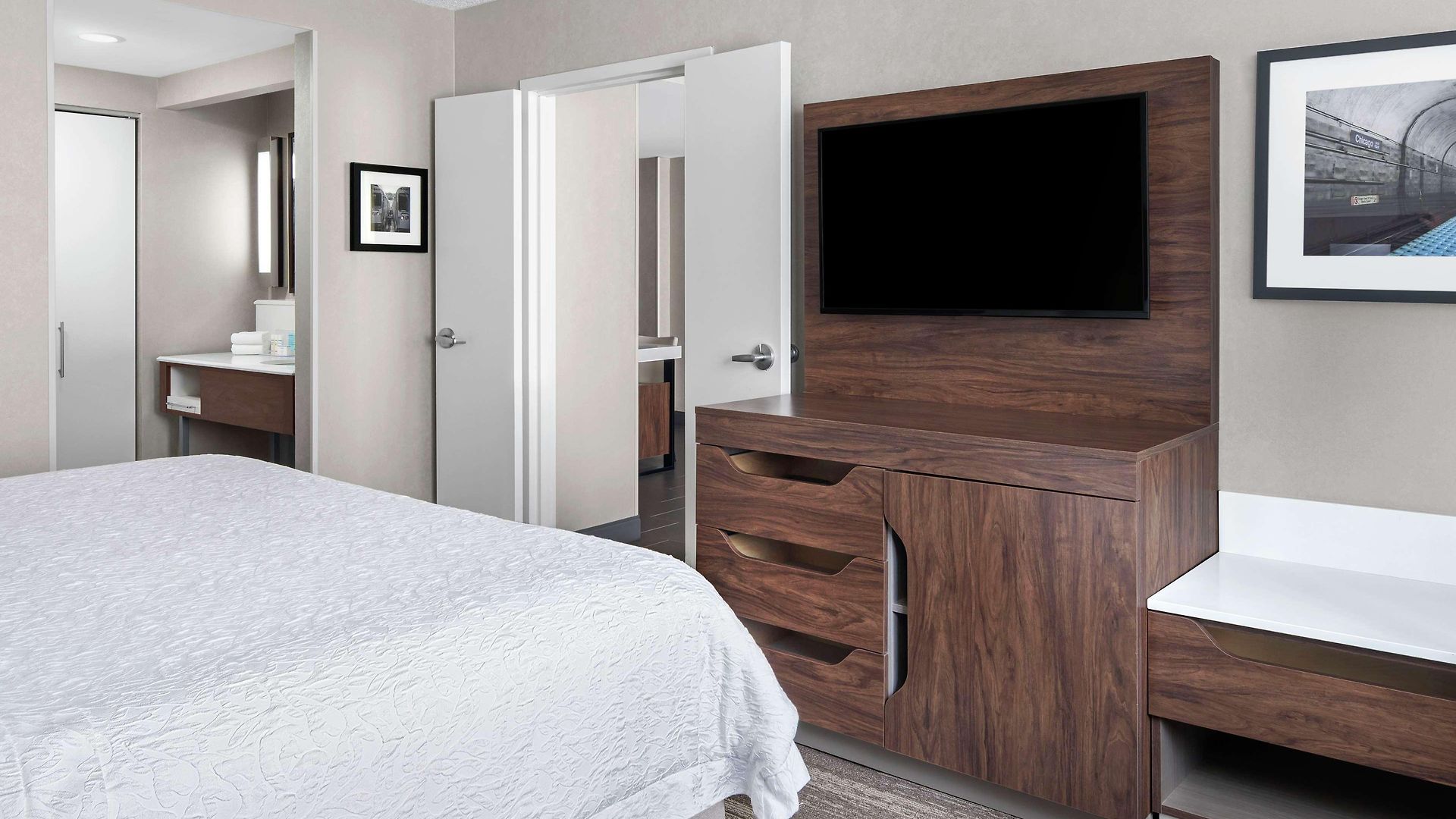 Hampton & Chicago-downtown 3*