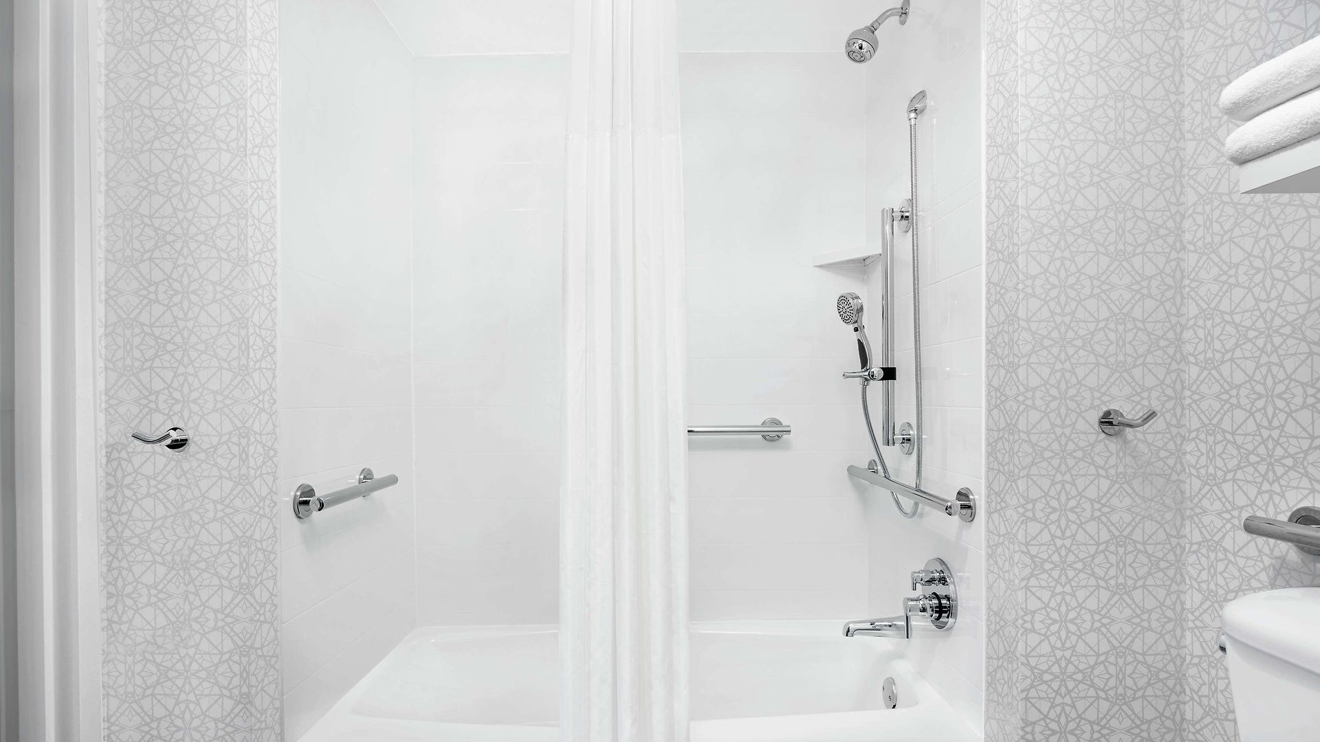 Hampton & Chicago-downtown 3*