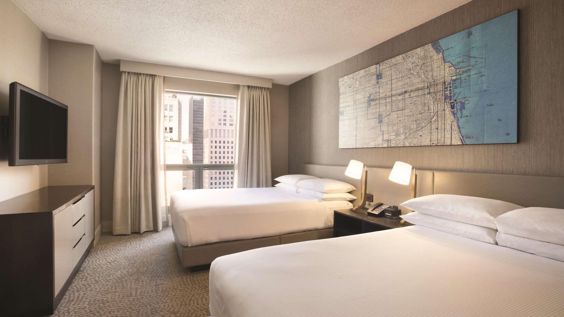 Hilton Magnificent Mile Hotel 3*