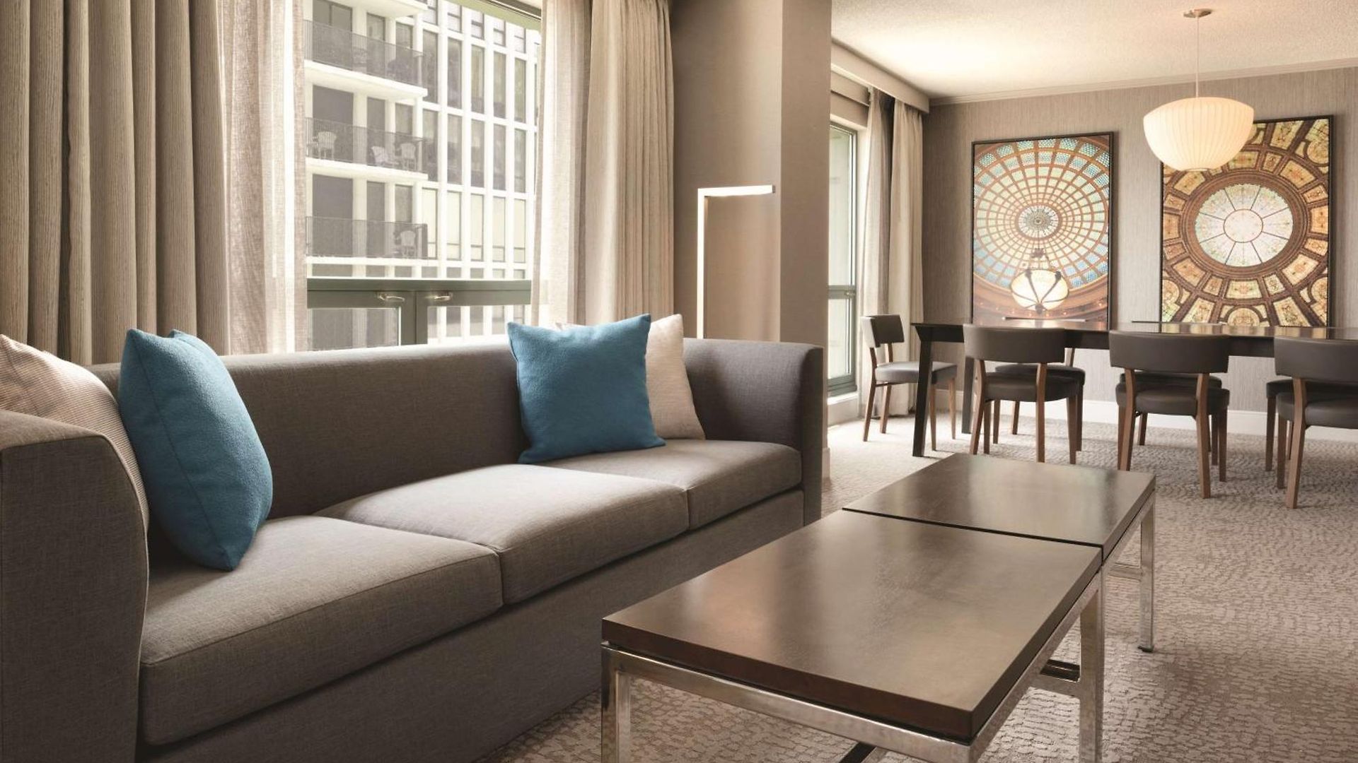 Hotel Hilton Magnificent Mile 3*