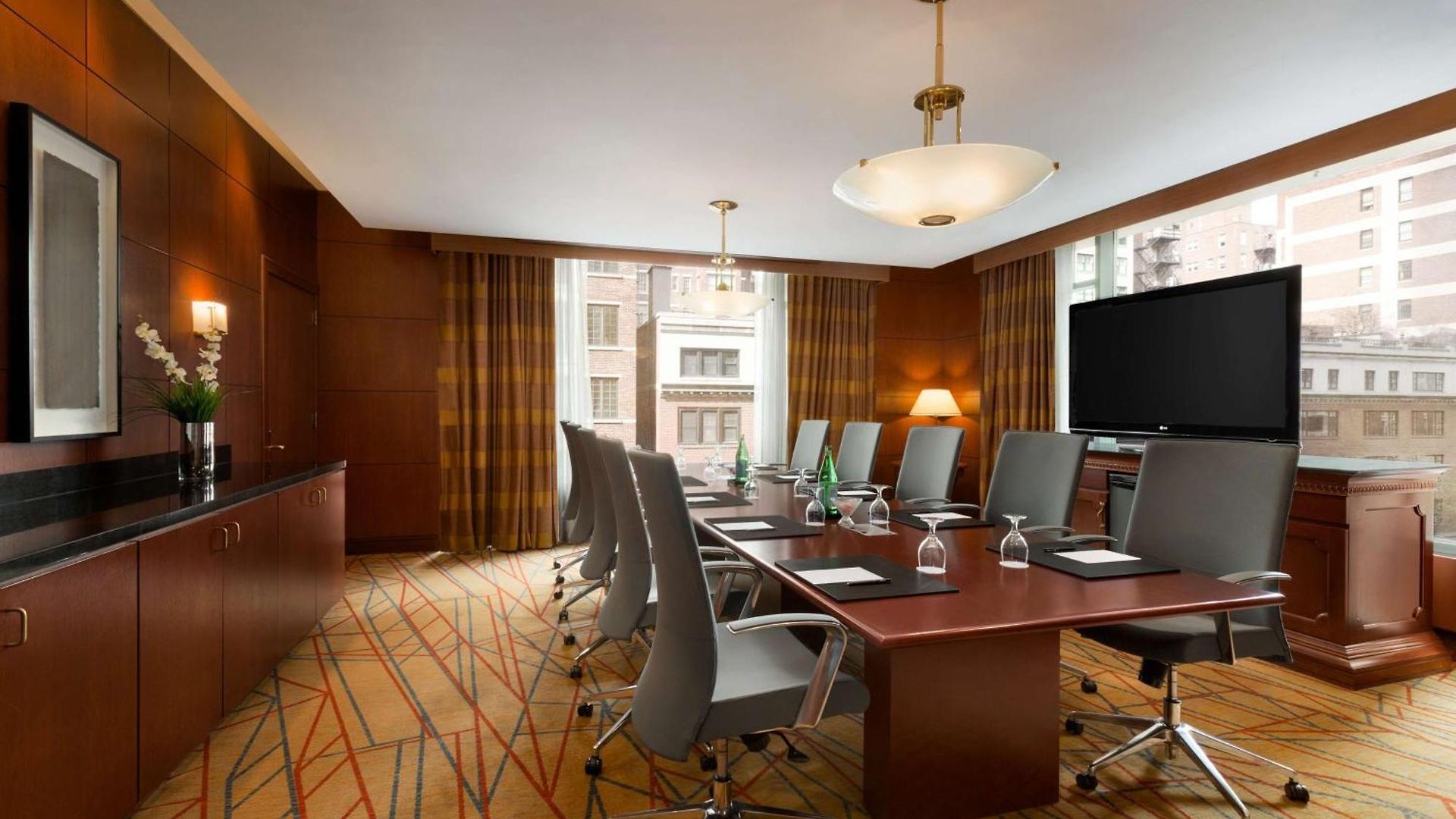 Hilton Magnificent Mile 3*