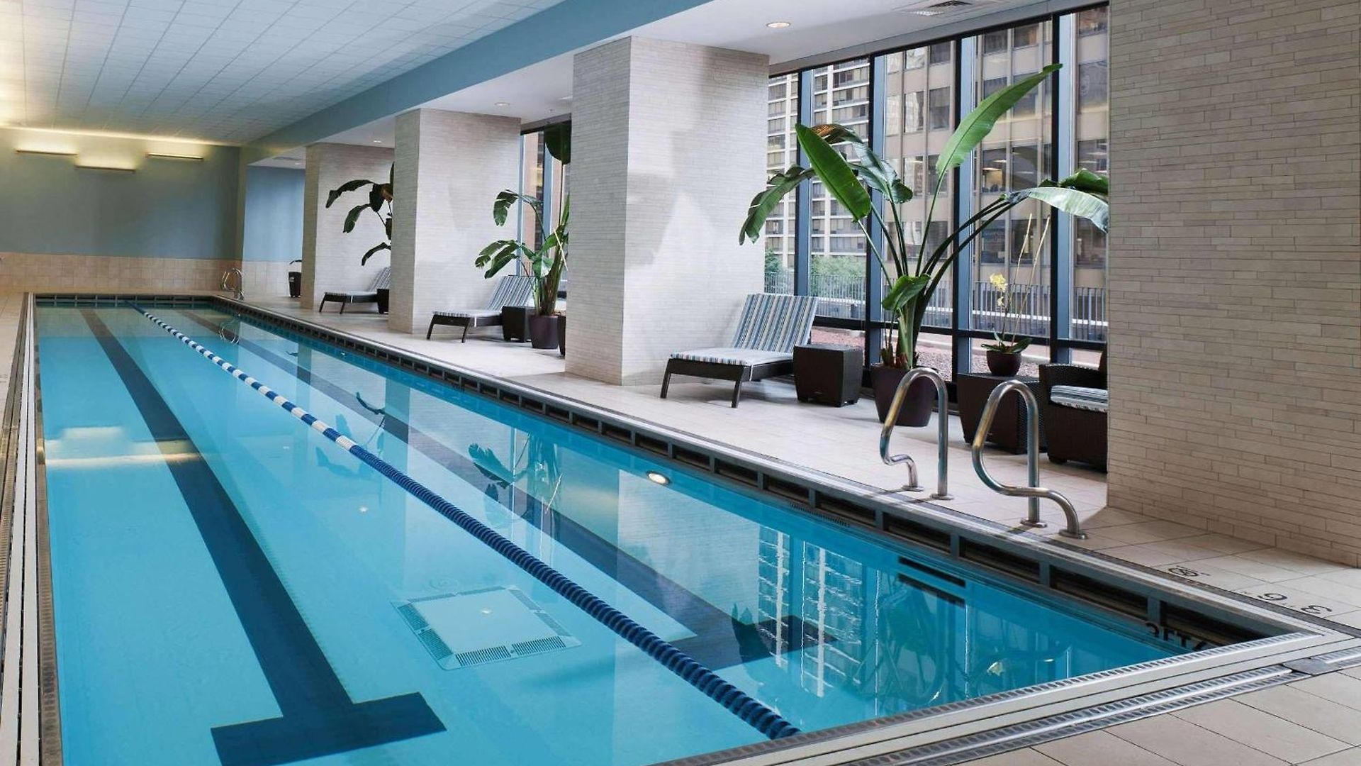 Radisson Blu Aqua Hotel, Hotel