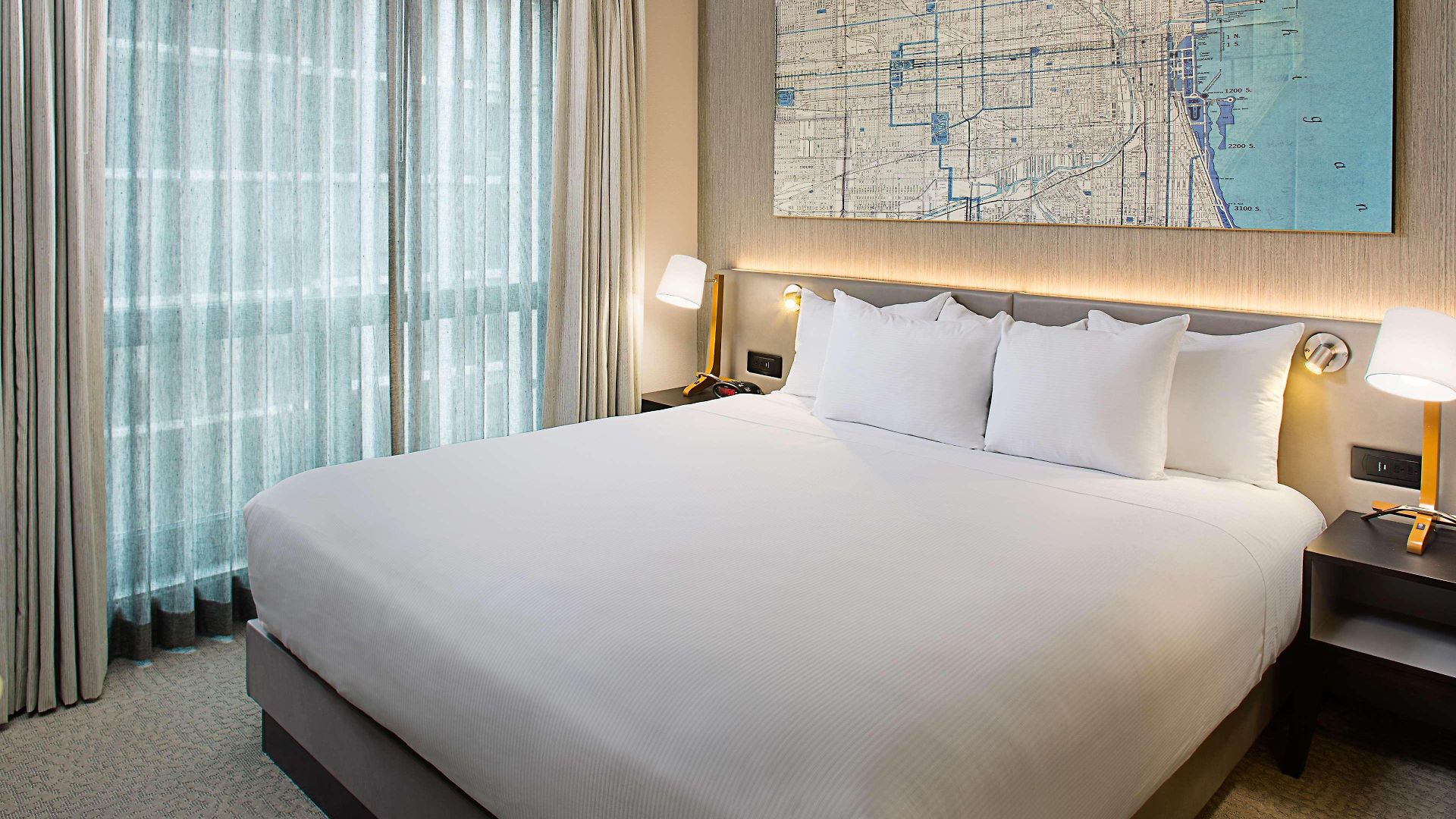 Hilton Magnificent Mile 3*