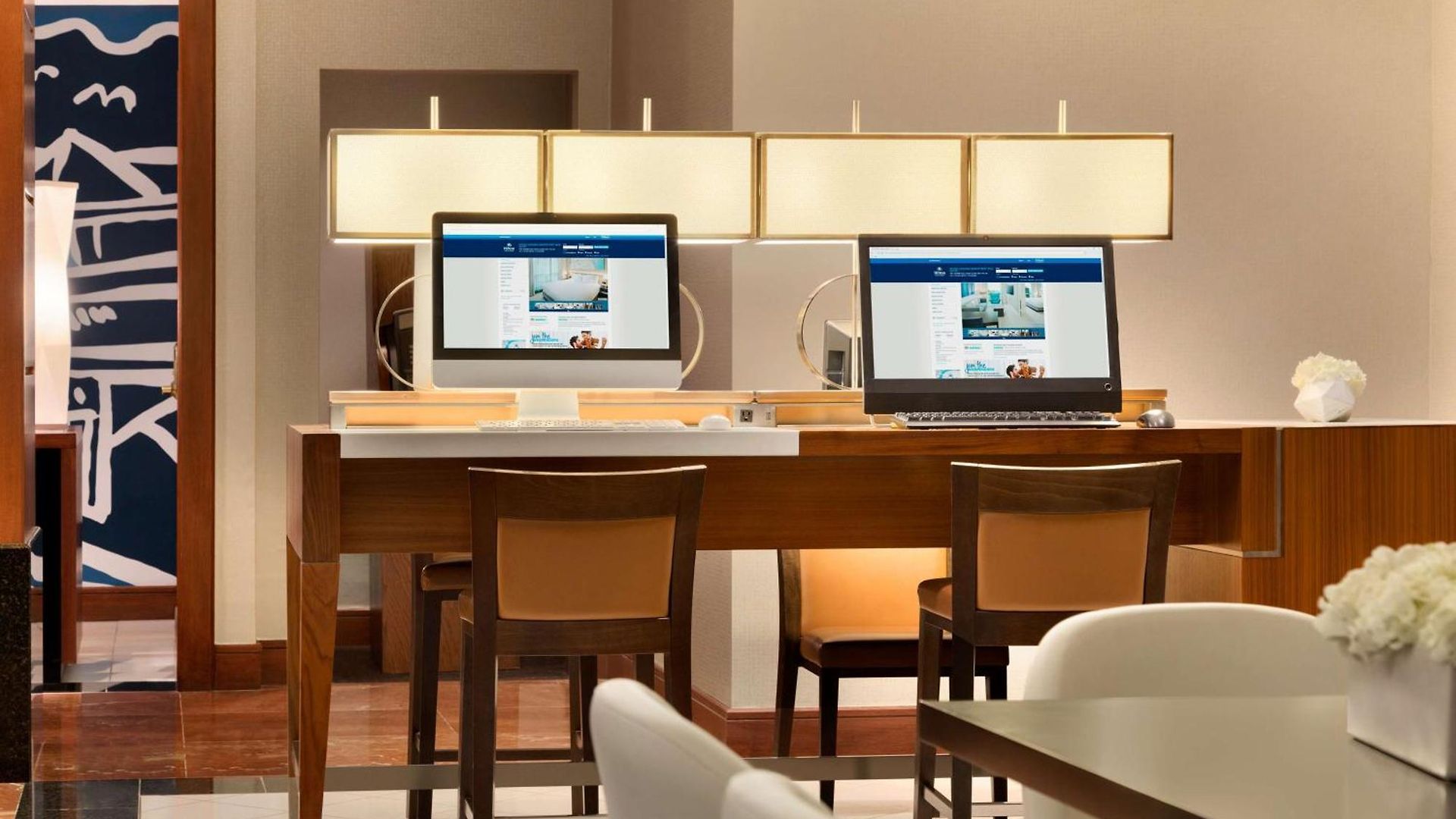 Hilton Magnificent Mile Hotel 3*