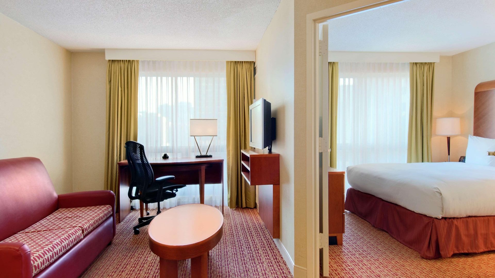 Hilton Magnificent Mile 3*