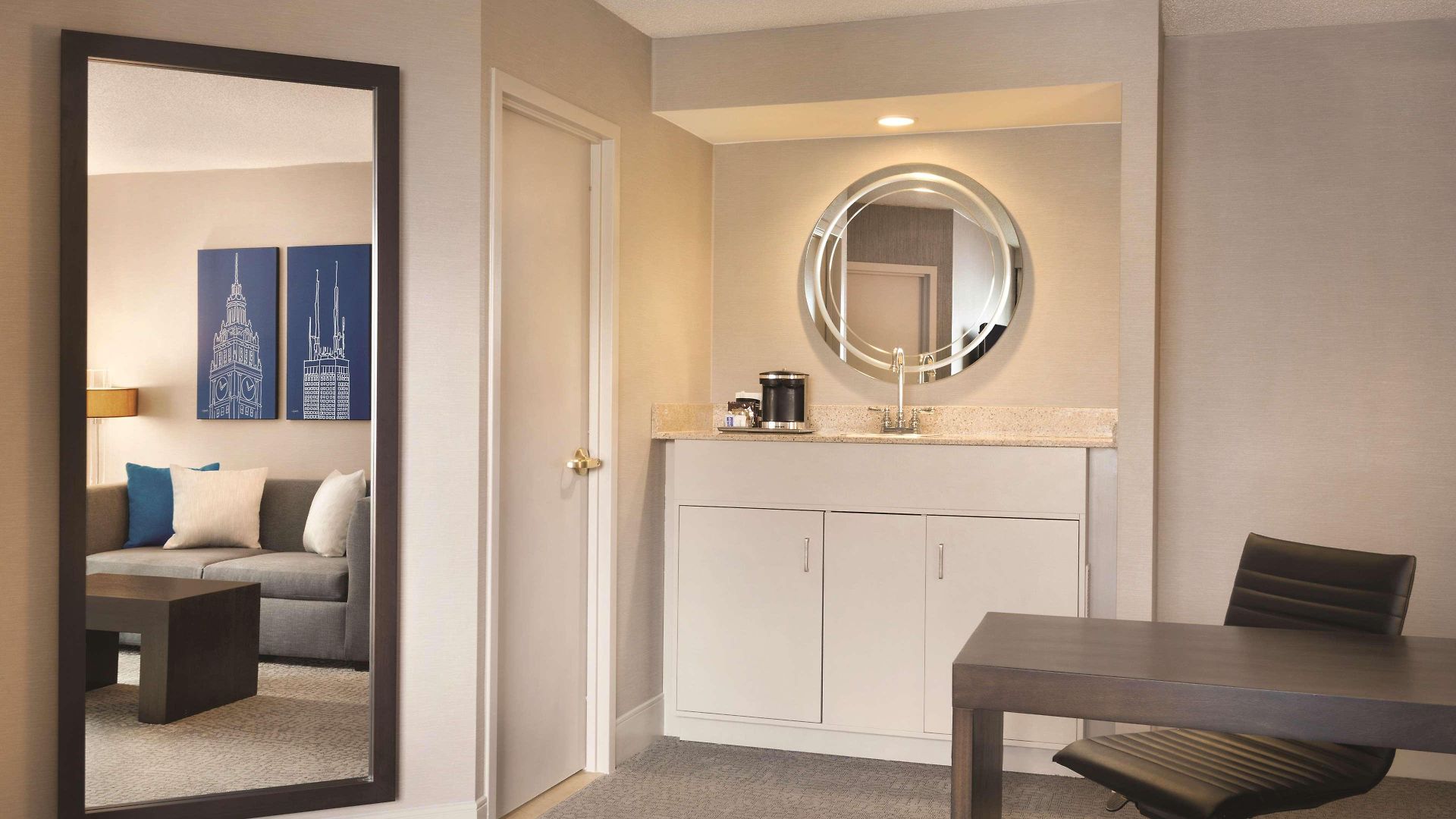 Hilton Magnificent Mile Hotel 3*