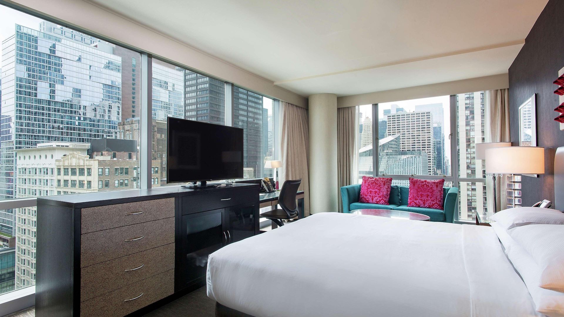 Thewit Chicago, A Hilton Chicago