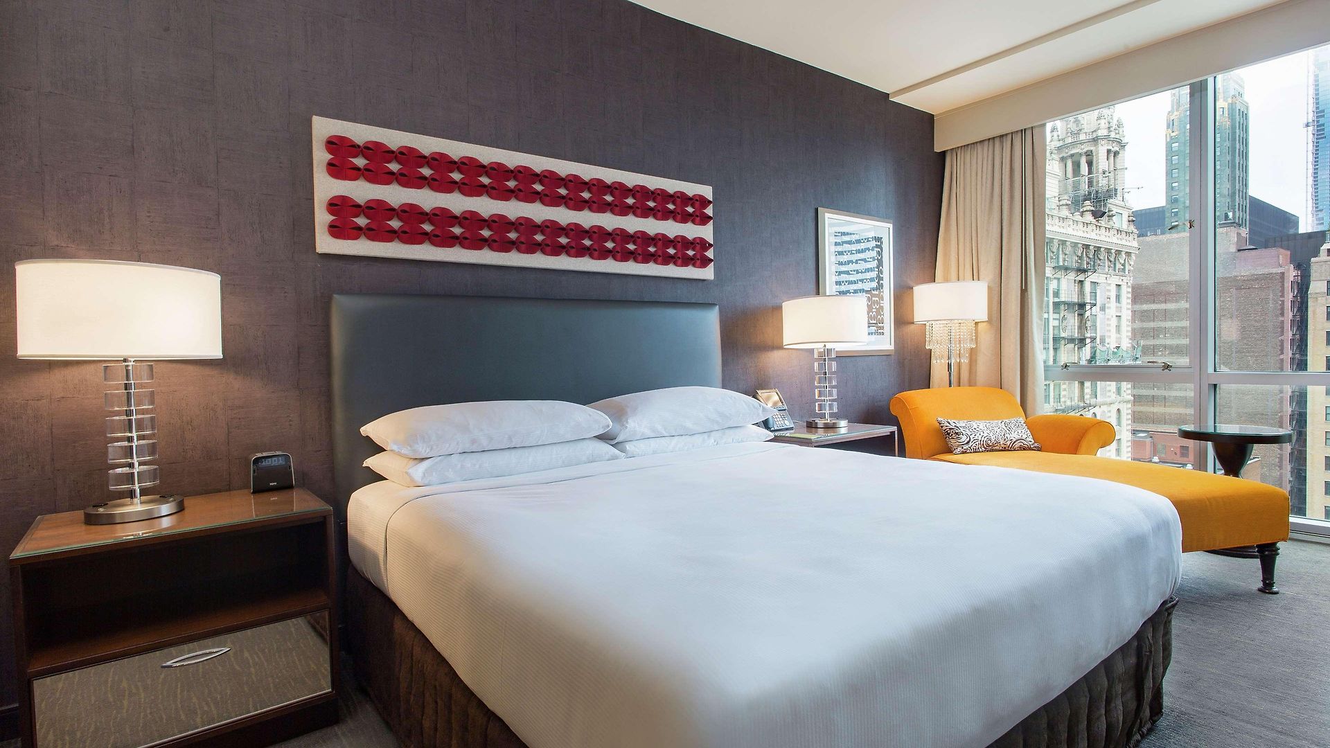 Thewit Chicago, A Hilton 4*