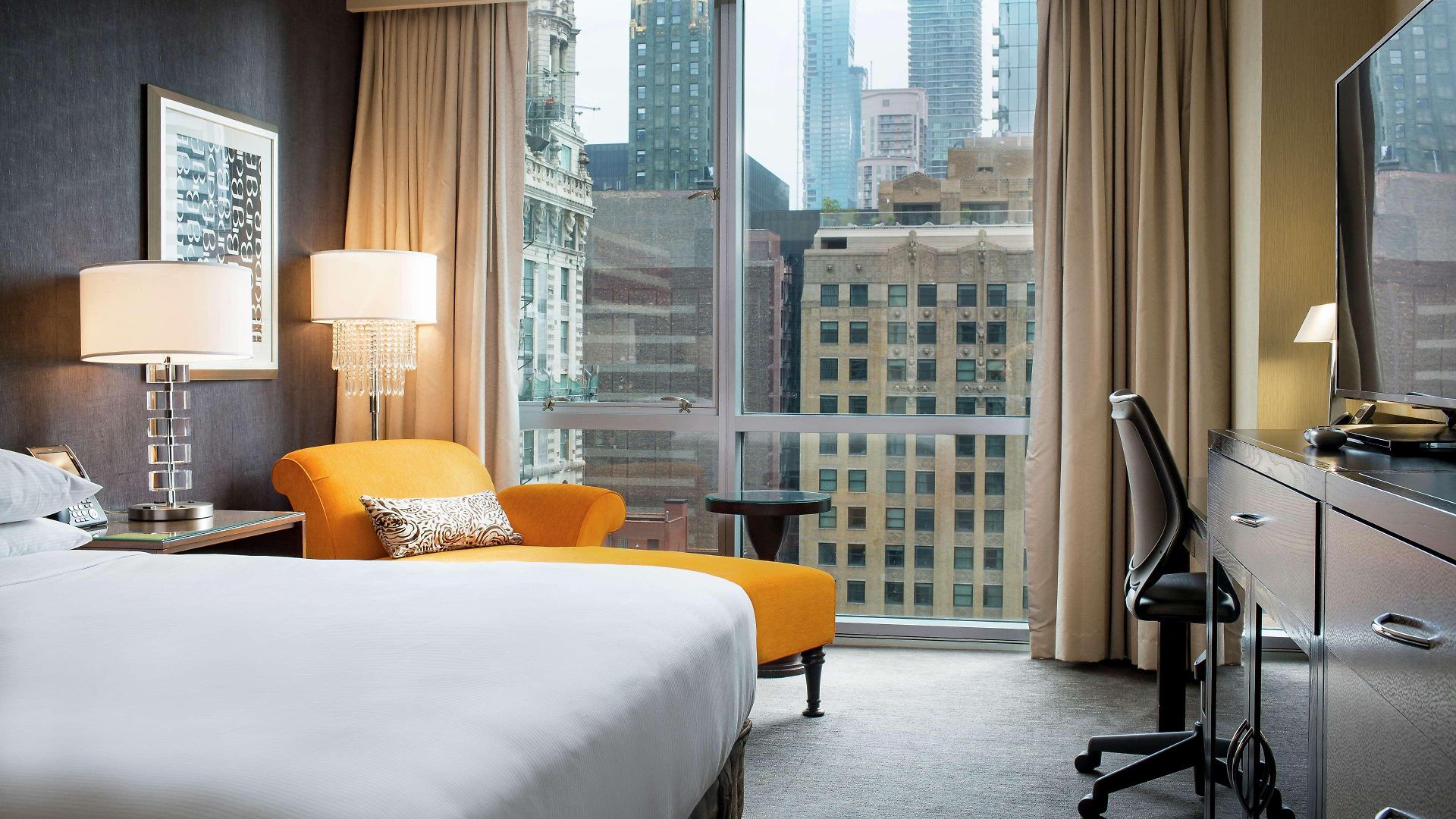 Thewit Chicago, A Hilton