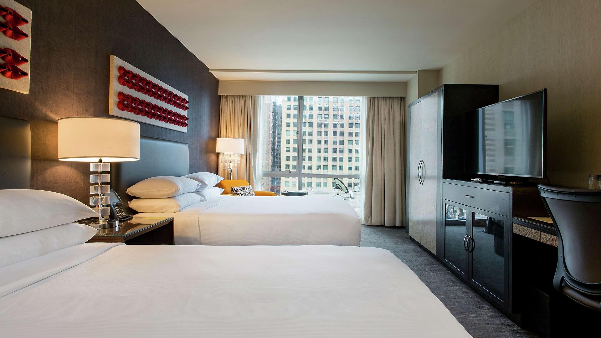 Thewit Chicago, A Hilton 4*