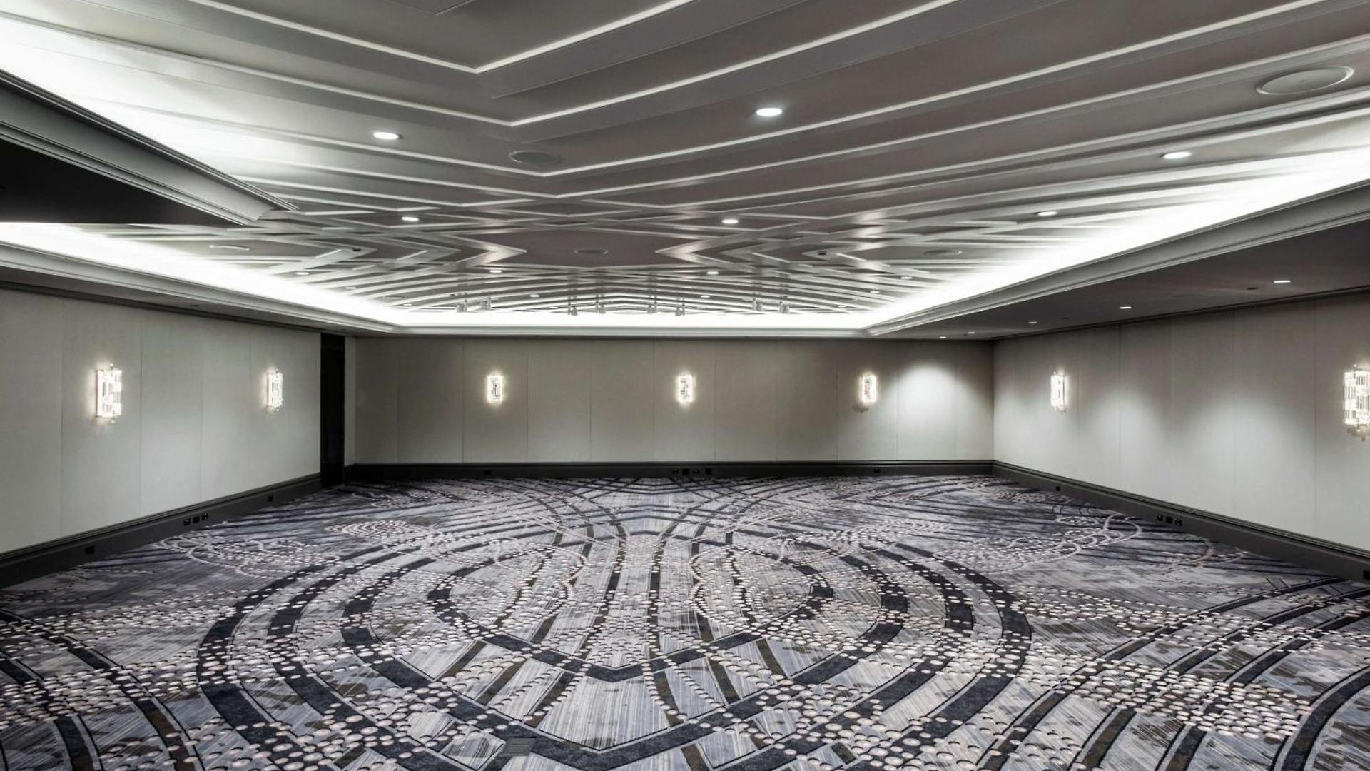 Londonhouse Chicago, Curio Collection By Hilton