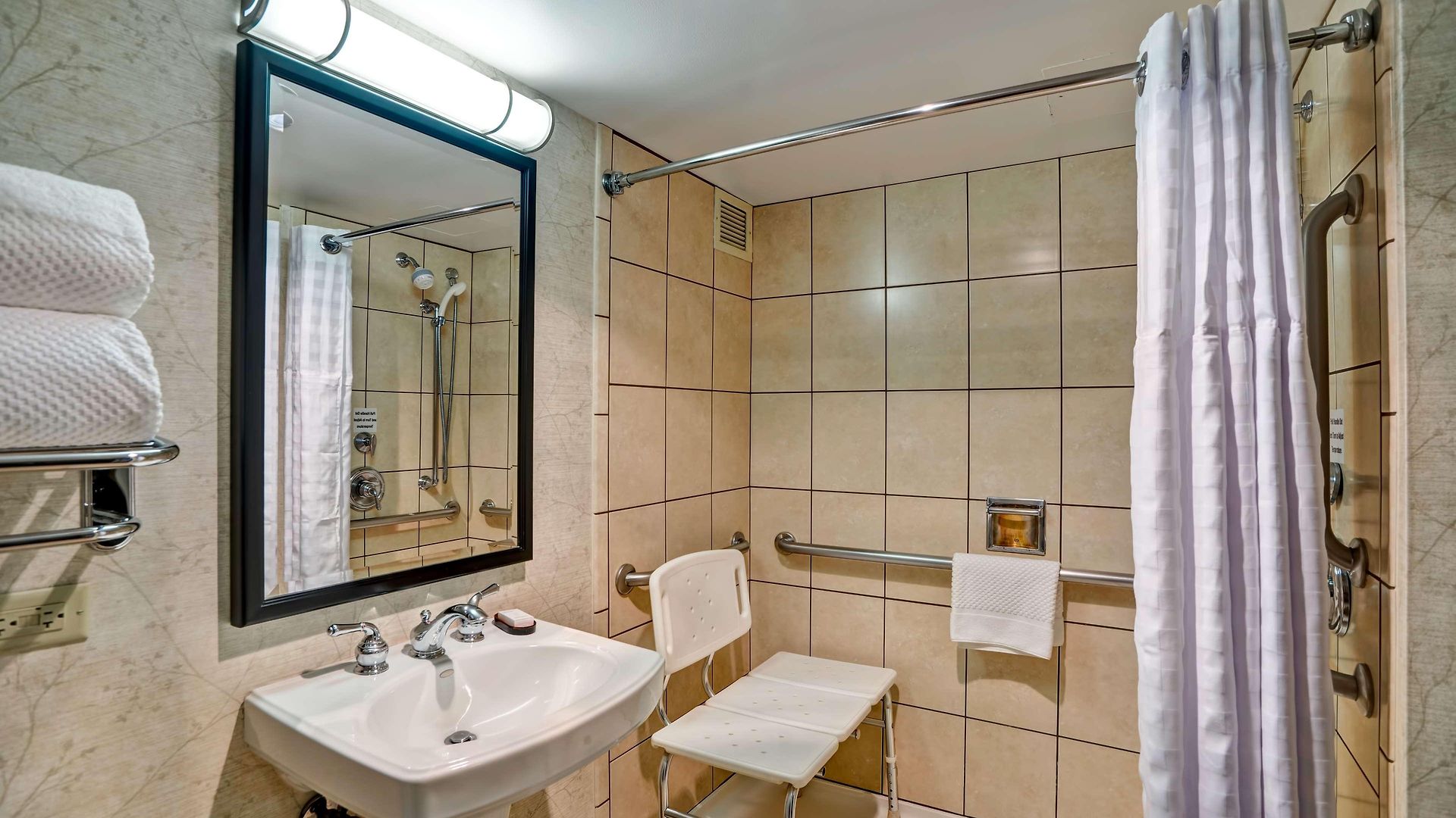 Hotel Embassy - Downtown River North 3*