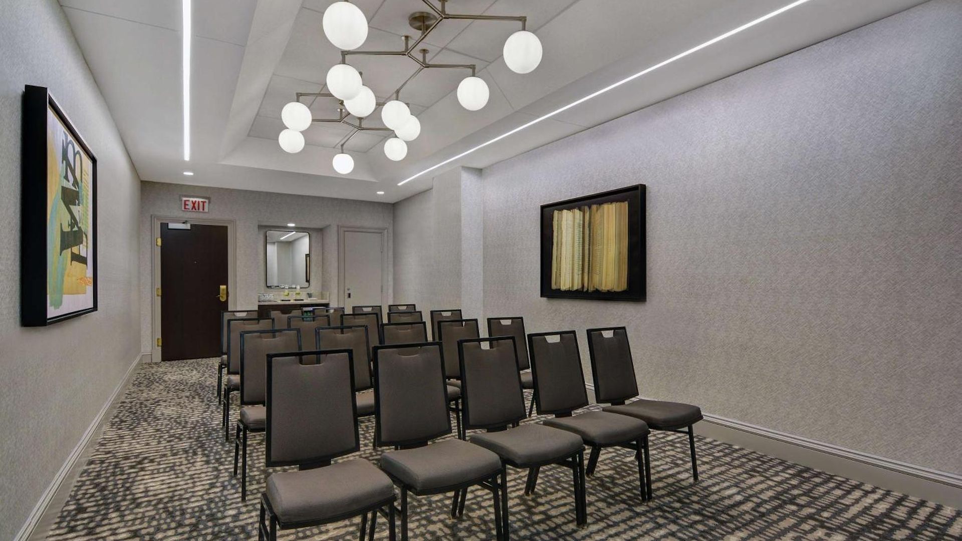 Embassy - Downtown River North 3*